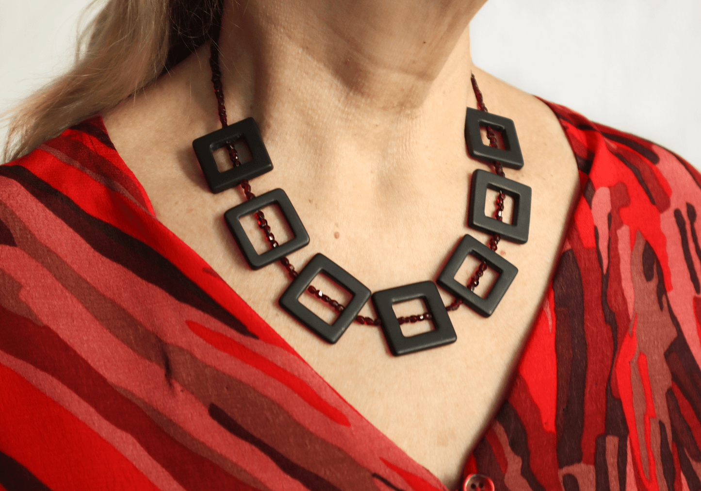 Halsband onyx & granat