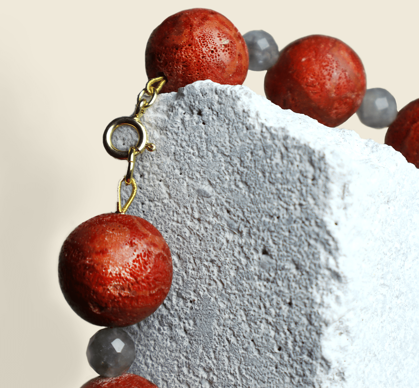Halsband svampkorall & rökkvarts