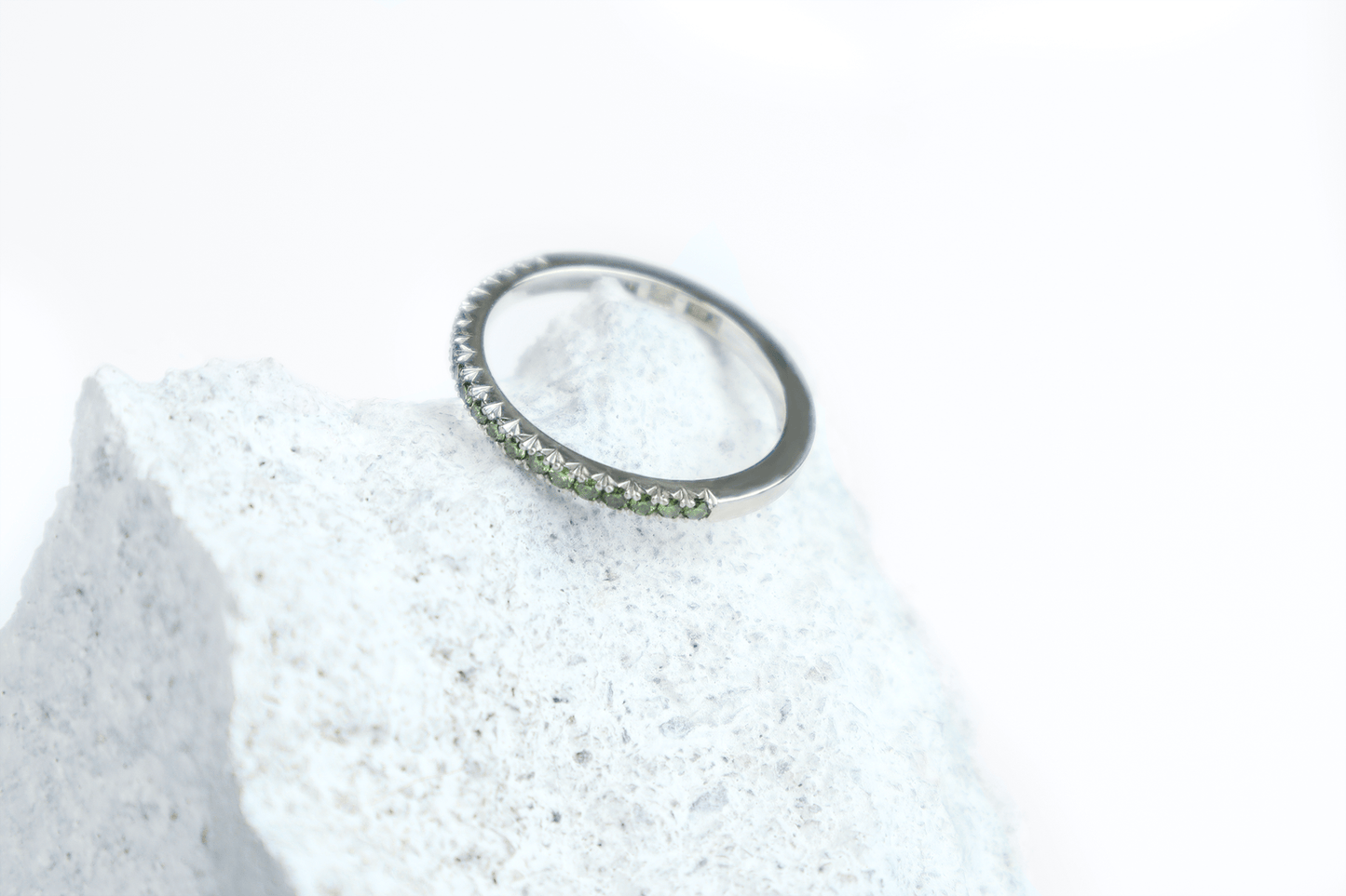 Agatha 0,20 ct vitguld