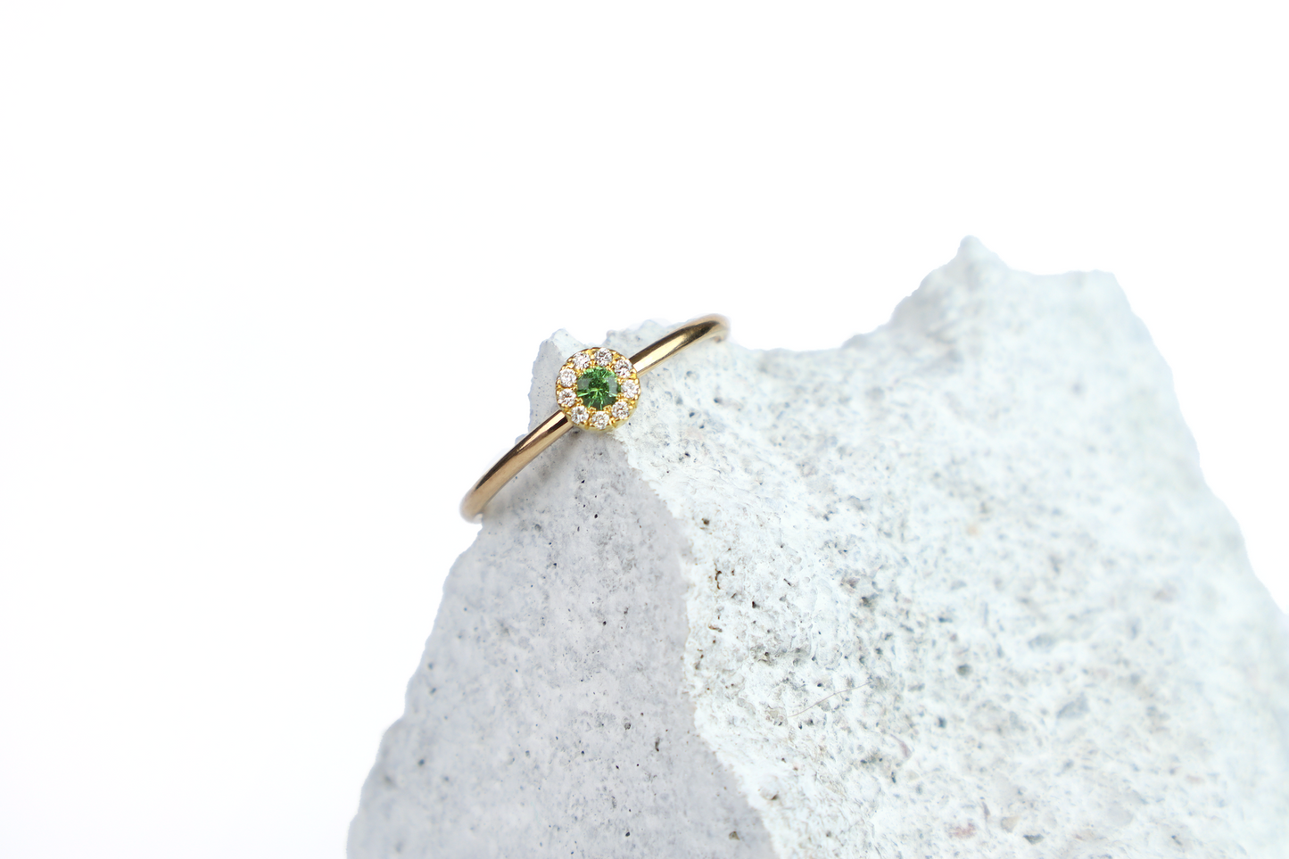 Björk 0,06 ct rödguld med peridot