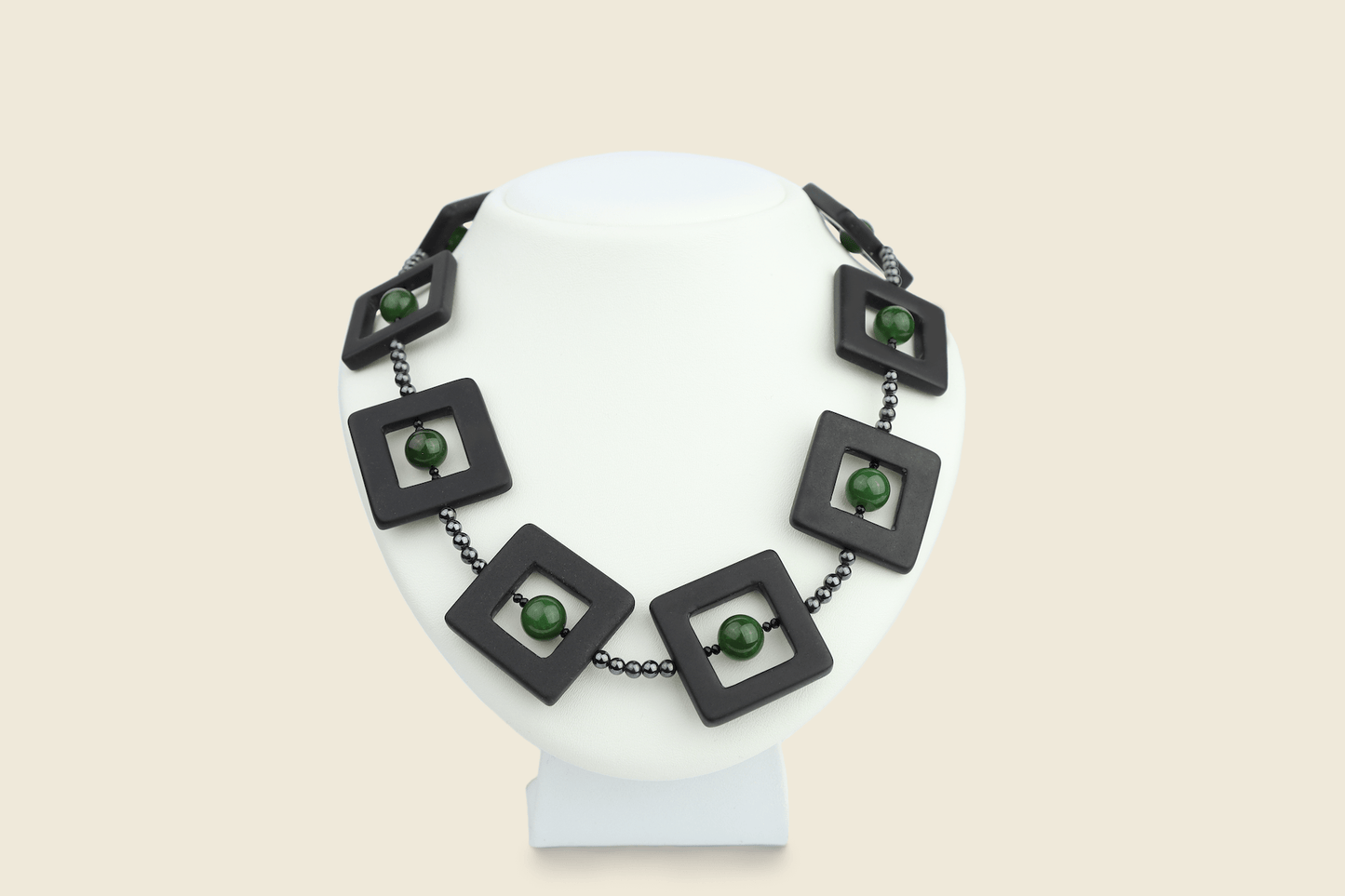 Halsband nefrit, hematit & onyx