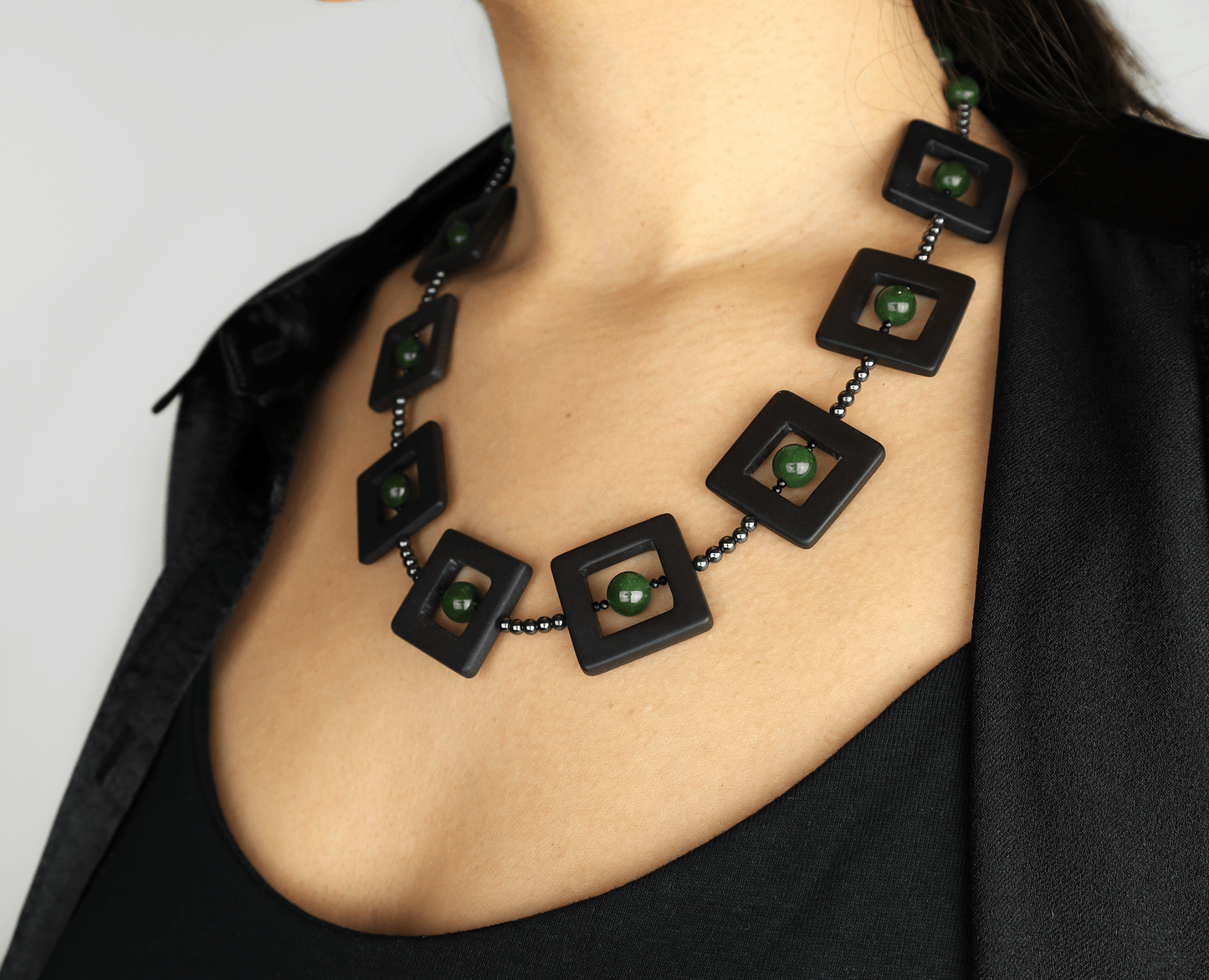 Halsband nefrit, hematit & onyx