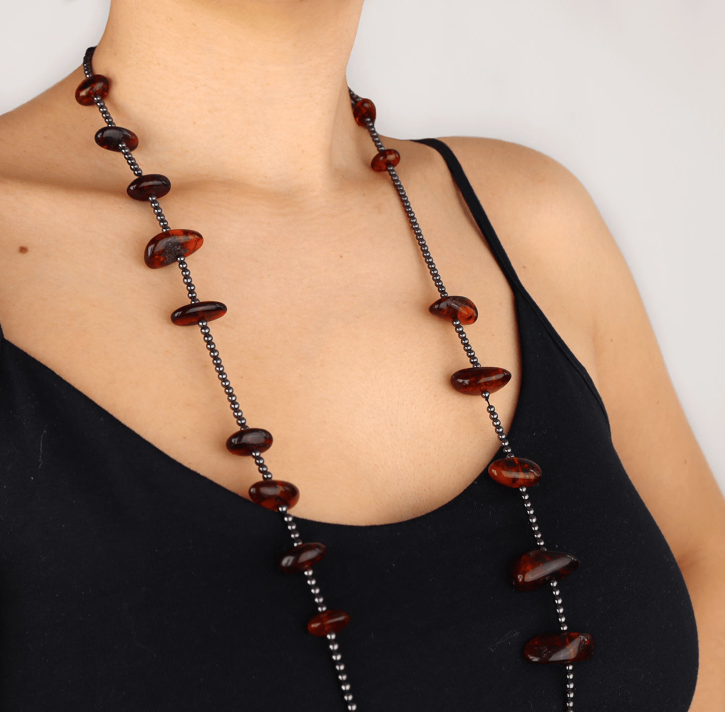 Halsband hematit & bärnsten