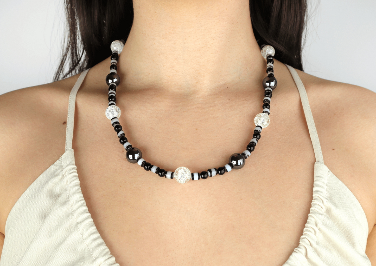 Halsband bergkristall, hematit & onyx