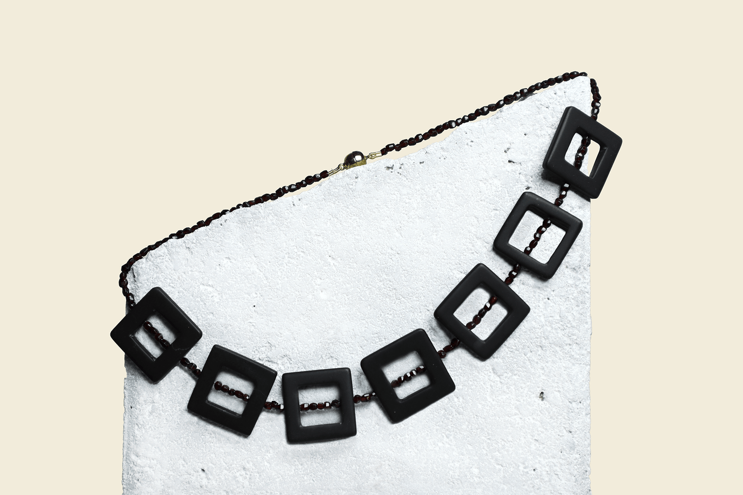 Halsband onyx & granat